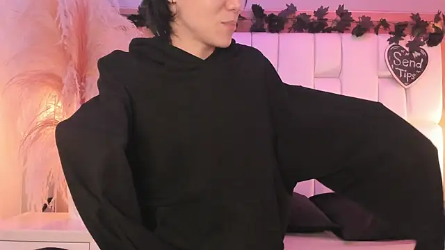 Daphne And Roger online show from April 4, 11:09 am