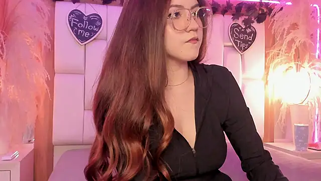 Daphne And Roger online show from March 19, 12:09 pm