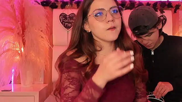 Daphne And Roger online show from February 27, 11:32 am