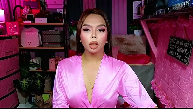 Snapshot of MoniqueCeleste chatting on October 27, 1:45 am MoniqueCeleste online show from October 27, 1:45 am