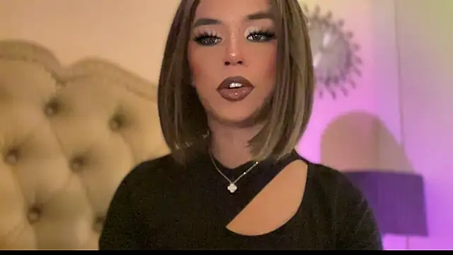 solana imani online show from April 22, 3:42 pm