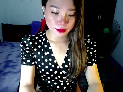 Urassiansweetcummer online show from November 2, 2:04 am