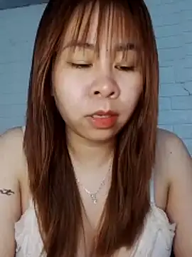 Chinh-Trinh online show from February 4, 4:10 pm