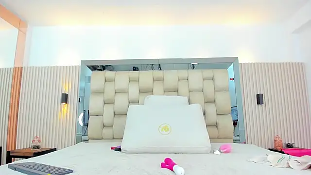 ikia lopez  online show from December 13, 7:53 pm