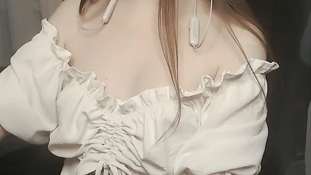 cute elfy  online show from February 10, 3:48 pm