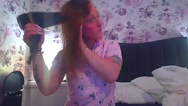 LucyRoseMae online show from June 18, 9:30 pm