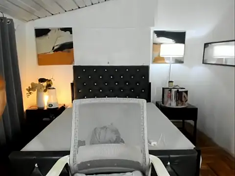 CallaWang online show from April 18, 7:58 pm