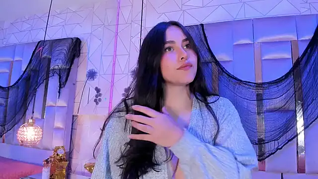 HannaCollins  online show from December 2, 1:13 pm