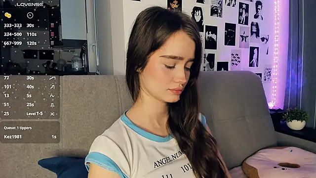 lovelyalivia online show from December 15, 10:09 am