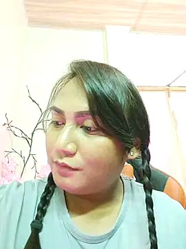 hella queen online show from January 14, 8:19 am