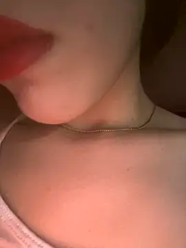 Mimisixo online show from October 22, 10:15 pm