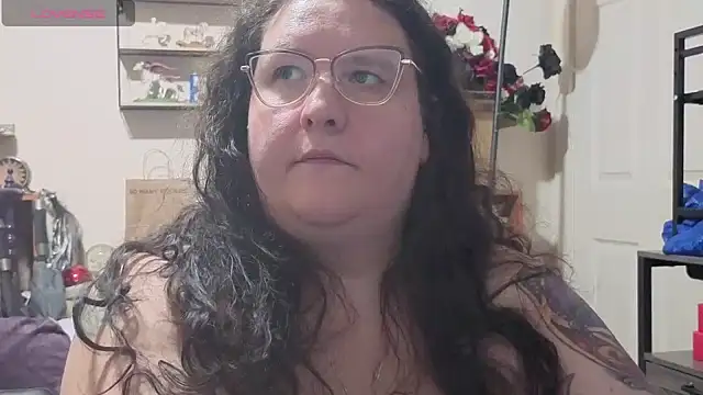 emberlynnix online show from October 8, 4:17 am