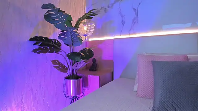 ValSmith  online show from October 23, 4:40 am