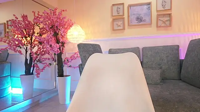 NicoleCrawft online show from November 19, 8:20 pm