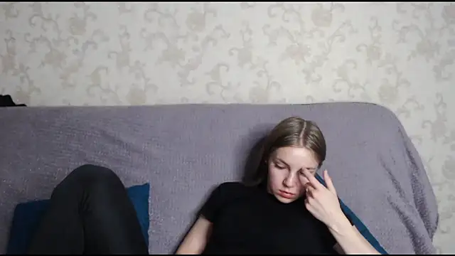 HitGyrl online show from December 14, 12:27 am