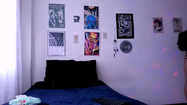 plutonbluemooon333 online show from December 13, 9:43 pm