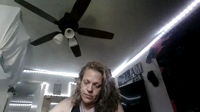 hiswifey4l online show from June 9, 10:09 pm