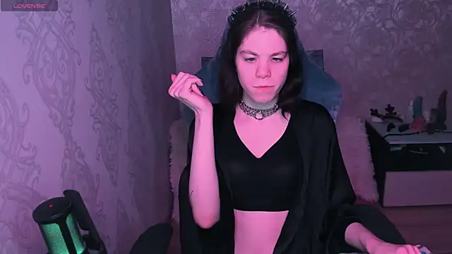 aestheticbeing online show from April 21, 12:01 pm