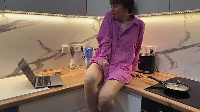 daniellia  online show from December 19, 9:12 am