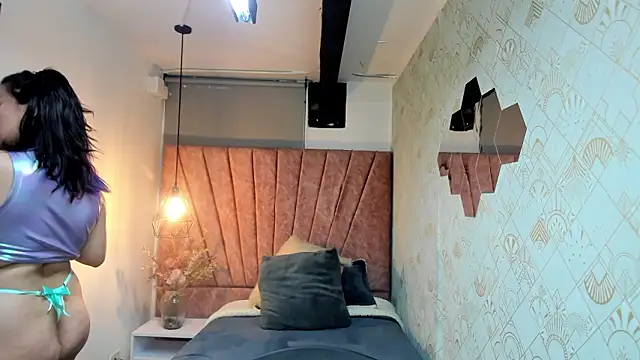 Kiara Cruz   online show from February 6, 8:56 pm