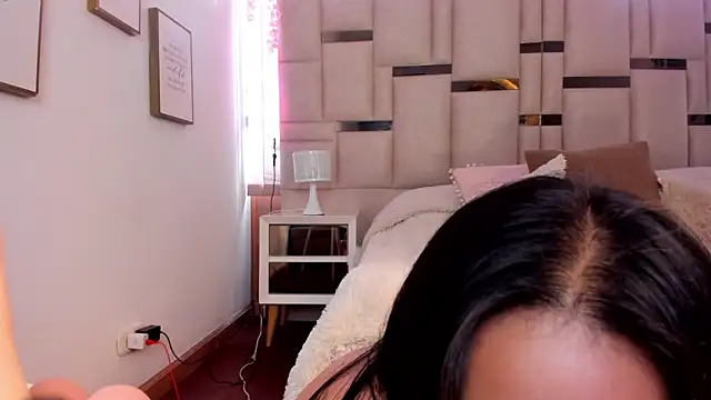 Zoey thompson online show from February 13, 9:05 pm