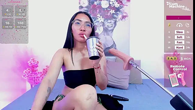 lucyy liiuu online show from November 18, 3:57 pm