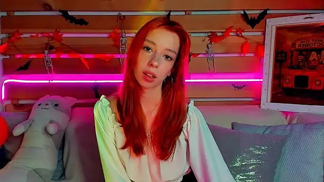 Lori Williams online show from October 31, 1:40 am