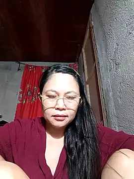 Everleigh mom online show from November 26, 8:43 pm