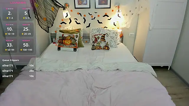 AuroraBell online show from November 10, 4:24 pm