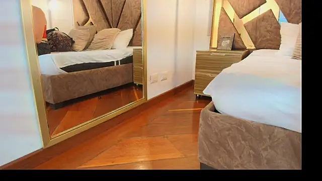 zarah andrew   online show from November 8, 2:44 pm