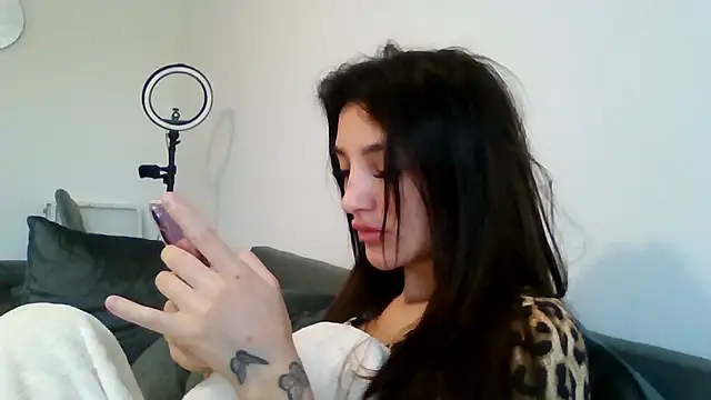 naughtybella05 online show from November 4, 7:35 am