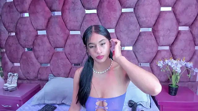 Miaa Davis  online show from February 1, 3:05 am