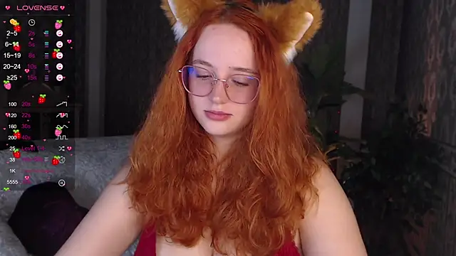 Snapshot of LunaSweet18 chatting on October 14, 1:14 pm LunaSweet18 online show from October 14, 1:14 pm