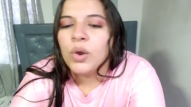 sarah aguilar online show from April 17, 10:01 pm