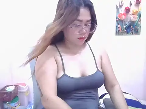 WildPussy4uxx online show from November 10, 1:17 pm