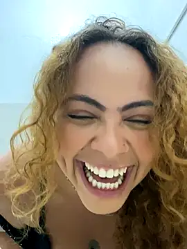 Snapshot of Chloe_Leaozinho chatting on October 5, 10:48 pm Chloe Leaozinho online show from October 5, 10:48 pm