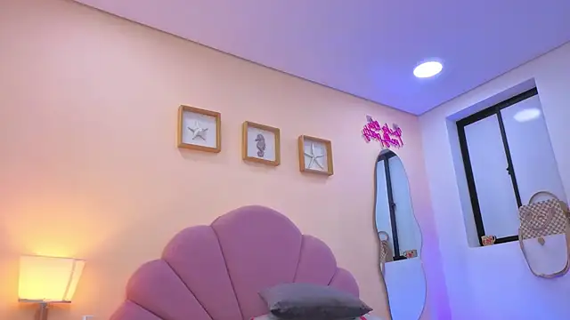 Willow Wright online show from March 28, 2:27 pm