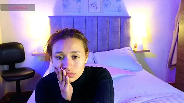 juliana-mancini online show from November 5, 6:24 pm