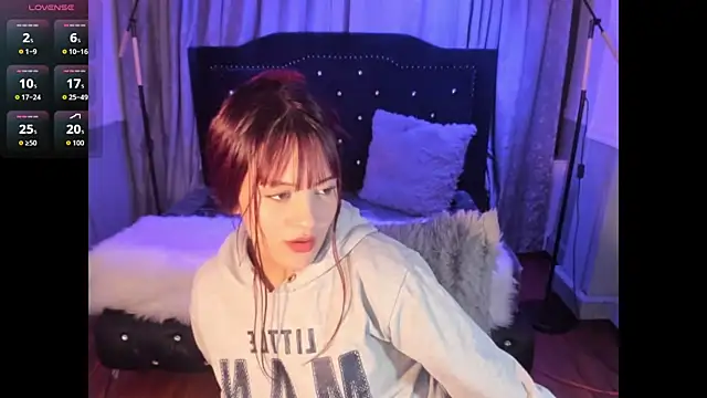 Snapshot of Jolie_price chatting on October 21, 3:54 am Jolie price online show from October 21, 3:54 am