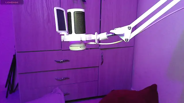 vainilla doll online show from April 14, 1:05 am