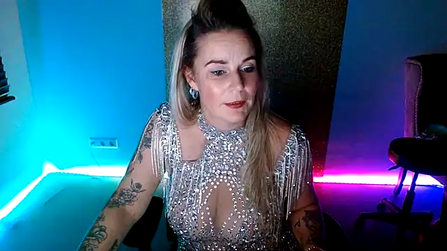 Mrs-Aurora online show from November 22, 11:29 pm