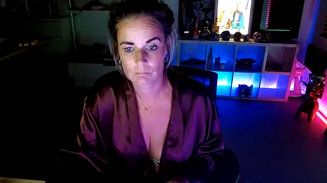 Mrs-Aurora online show from October 5, 1:43 am