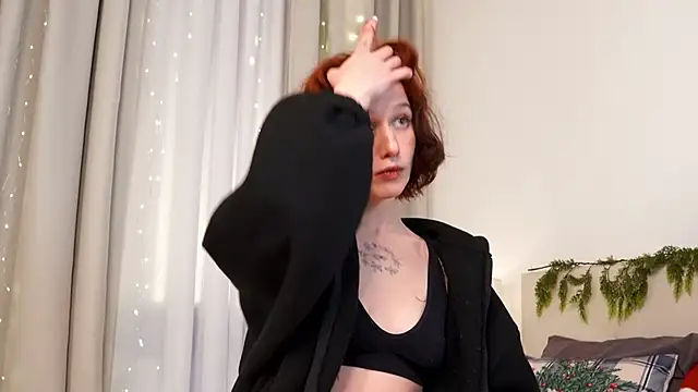 LeelooYolo online show from January 6, 3:38 pm