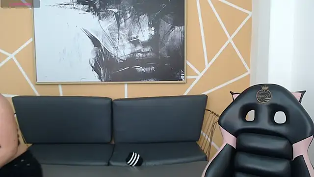 olivia russo  online show from November 11, 8:06 pm