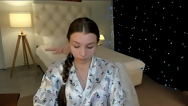 JulieDaniel online show from February 17, 9:08 am