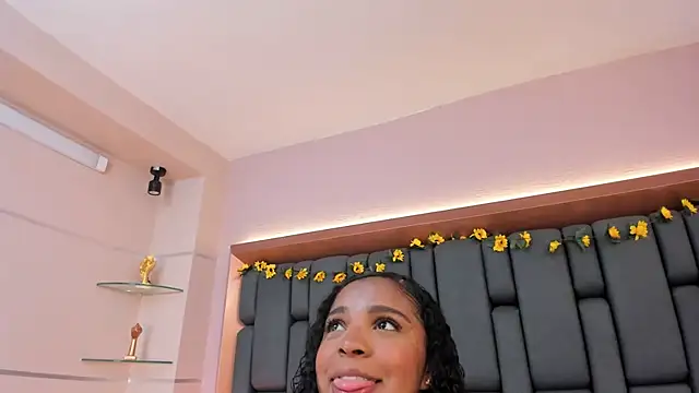 LisaMendez online show from November 23, 4:26 am