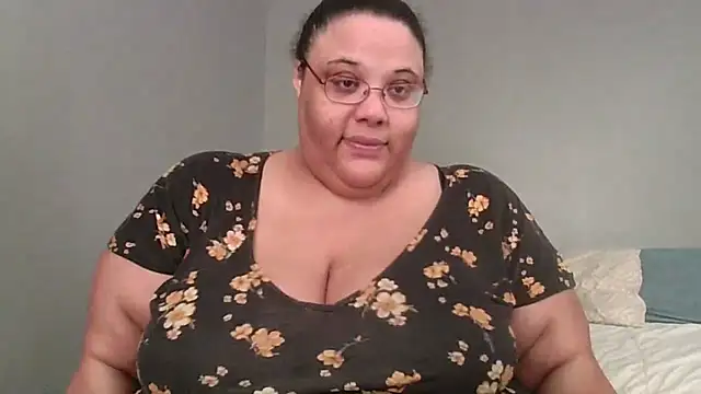 SexyBBW10790 online show from April 5, 2:16 pm
