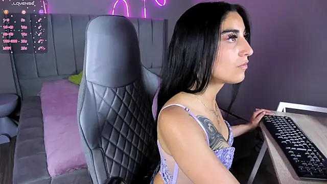 Emma and Issac online show from February 11, 8:10 pm