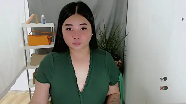 Yhana Slut online show from November 28, 1:25 pm