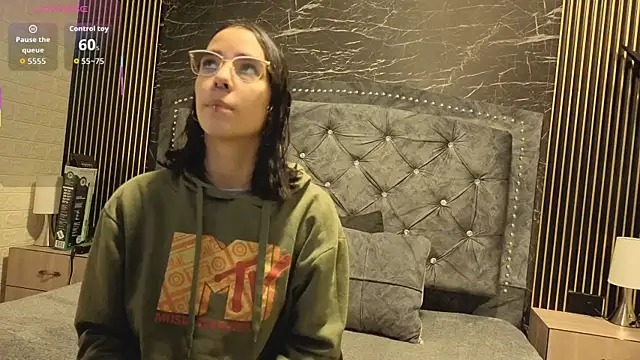 violett  golden online show from September 8, 7:24 pm